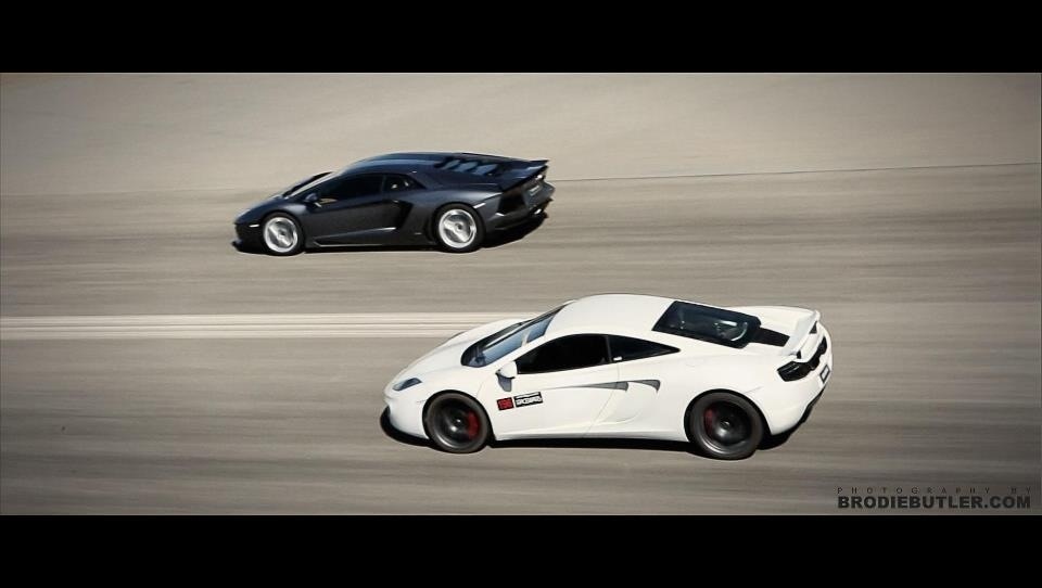 Lamborghini Aventadoor vs Mclaren MP4-12C
